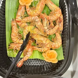 Creamy Buttery Salted Egg Yolk Prawns   (咸蛋虾)
