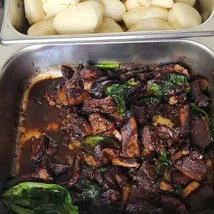 Signature Stewed Pork Belly with Steamed Bun 扣肉包