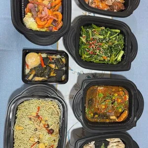 夏威夷香茅凤梨火腿炒虾 Hawaiian Lemongrass Prawns with Pineapple and Chicken Ham