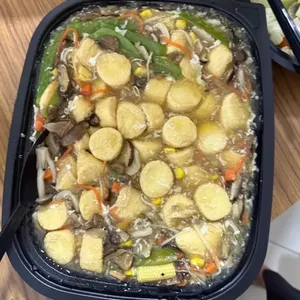 Silken tofu topped golden Enoki mushroom 金针菇豆腐