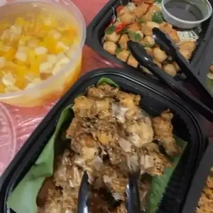 Oven-baked Honey Sesame chicken	浓情蜜意酸汁烤金鸡