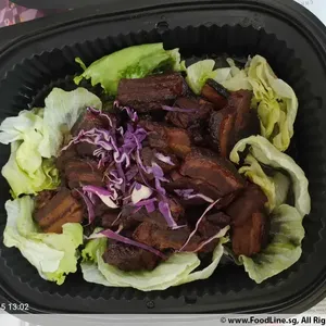 Yeh’s homemade bun with stewed meat 夜招牌扣肉包
