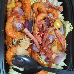 夏威夷香茅凤梨火腿炒虾 Hawaiian Lemongrass Prawns with Pineapple and Chicken Ham
