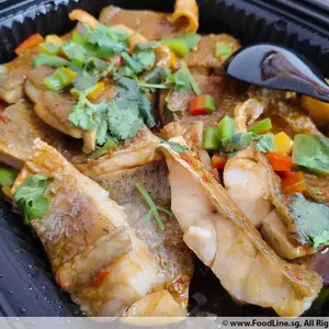 香辣芋葱蒜烤鲈鱼 Pan-Seared Snapper Fish with Spicy Yam, Garlic and Leek