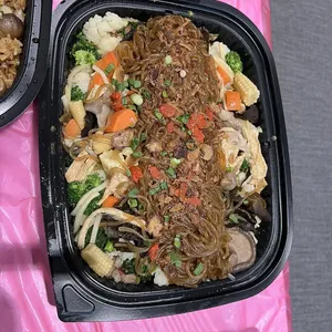 Ah Ma s Luo Han Zhai 阿嬷家常罗汉斋 <br> dangmyeon glass noodles, braised mushroom medley, seasonal vegetables