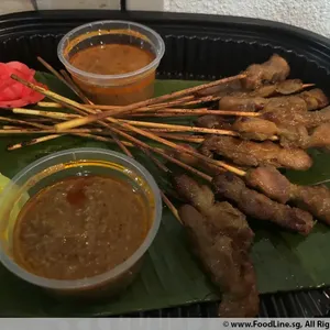Grilled Chicken Satay with Condiments   (鸡肉沙爹)