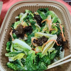 Wok Fry Romaine Lettuce with Black Fungus & Mushroom