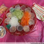 鸿运麻辣脆鱼皮吉祥鱼生配特制黑加仑酱 Luxurious Crispy Mala Fish Skin Yu Sheng with Special Strawberry Blackcurrant Sauce