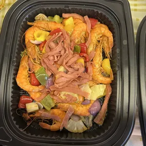 夏威夷香茅凤梨火腿炒虾 Hawaiian Lemongrass Prawns with Pineapple and Chicken Ham
