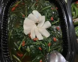 贵妃鲍扒菠菜 Braised Abalone with Spinach | Customer Photo | Fu Kwee Caterer Pte Ltd