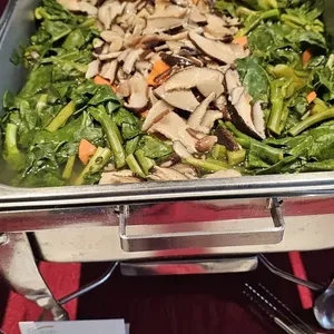HK Kai Lan with Mushroom and Wolfberry 香菇香港芥兰
