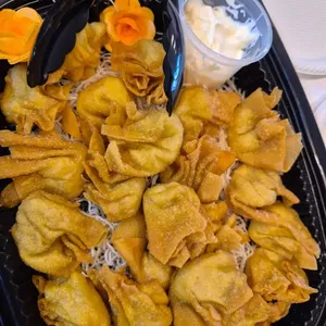 Seafood Wanton with Mayo (炸海鲜云吞和美乃滋酱)