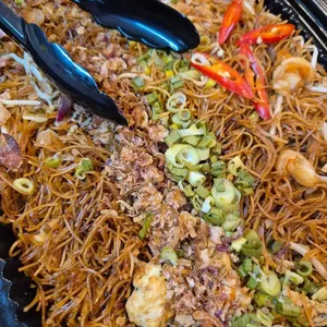 Seafood Wok Fried Mee Sua   (炒海鲜面线)