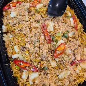 Thai Style Pineapple Fried Rice   (黄梨炒饭)