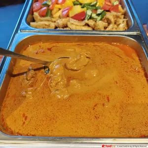 Signature red curry chicken with baby potatoes 招牌咖喱鸡