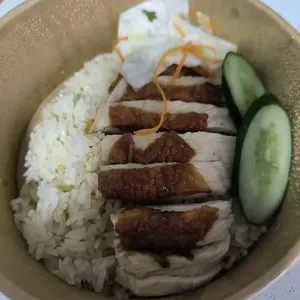 Chicken Rice (Chicken with Fragrant Rice) 鸡饭 (Type of Chicken: Roast 烧鸡)