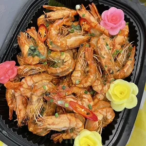 Creamy Buttery Salted Egg Yolk Prawns   (咸蛋虾)