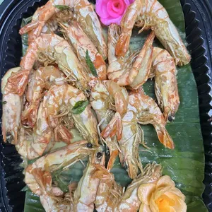 Creamy Buttery Salted Egg Yolk Prawns   (咸蛋虾)