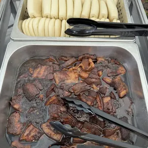 扣肉馒头 Braise Pork w/ Bun