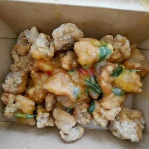 Wok Fried Salted Egg Chicken with Curry Leaves