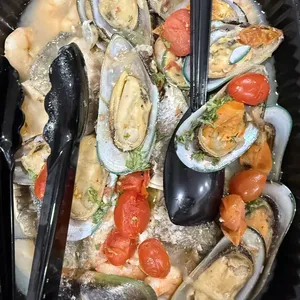 Upgrade Green-Lipped Mussels Bouillon to Sea bass and Prawns ( +$2<i></i> )