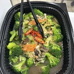 Broccoli with Trio Mushroom in superior stock   (三菇西兰花)