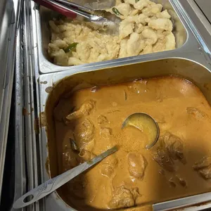 Signature Red Curry Chicken With Baby Potatoes经典咖喱鸡