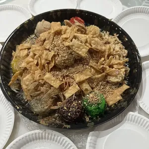 Abundant Wealth “Yu Sheng” 	鸿运脆吉祥鲍鱼生