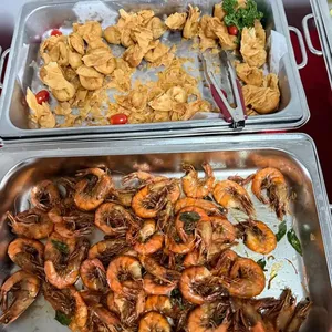 Signature Butter Prawns 招牌牛油虾