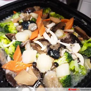 Tossed Broccoli With Sea Cucumber And Scallop  
海参带子，兰花

-10 Pax Portion