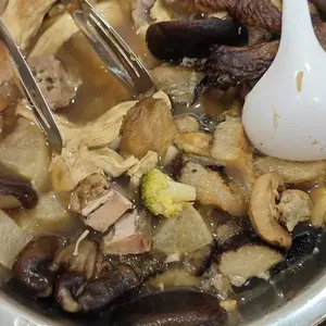 Abalone Pan Cai Treasures (Abalone, Pork Tendon, Dried Scallop, Sea Cucumber, Dried Oyster, Roasted Duck, Roasted Pork Belly, Braised Mushroom, Radish,Bean Curd Skin) 鲍鱼盆菜 (鲍鱼，蹄筋，干贝，海参，蚝干, 烧鸭，烧肉，香菇，白萝卜，腐竹)