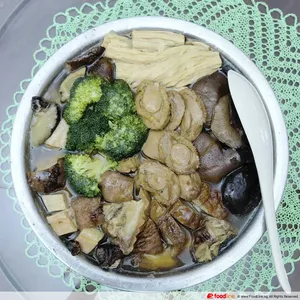Abalone Pan Cai Treasures (Abalone, Pork Tendon, Dried Scallop, Sea Cucumber, Dried Oyster, Roasted Duck, Roasted Pork Belly, Braised Mushroom, Radish,Bean Curd Skin) 鲍鱼盆菜 (鲍鱼，蹄筋，干贝，海参，蚝干, 烧鸭，烧肉，香菇，白萝卜，腐竹)