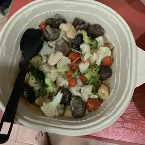 Broccoli and Cauliflower With Mushroom & Pacific Clams 青白菜花炒香菇鲍贝
