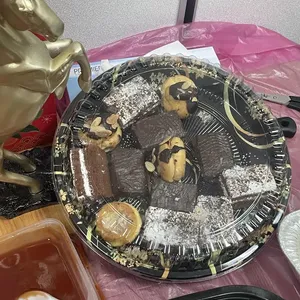 Fatt Choy Petite Cake with Choco Cream Puff 发财蛋糕与巧克黄金泡芙