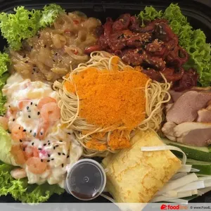 On & On Diners Prosperity Cold Platter<br>smoked duck crepe, truffle capellini, marinated octopus, cantonese prawn salad, marinated jellyfish