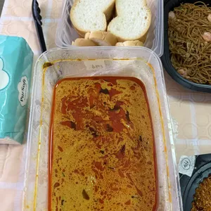 Signature Nanyang Style Curry Chicken<br>served with baguette