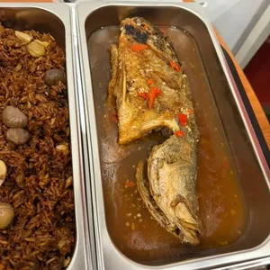 年年有余黄金蒜辣富贵全鲈鱼<br>Golden Prosperity Crispy Seabass with Sweet Garlic & Spicy Sauce