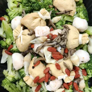 Australian Broccoli with Pacific Clams in Abalone Gravy<br>served with auspicious fortune bag & prawn paste ball