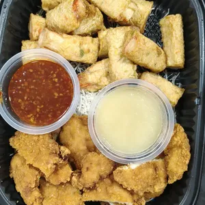 Heng Ong Huat Platter<br>crabmeat wu xiang & signature pineapple chicken