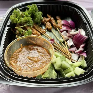 Chicken Satay with Peanut Sauce & Condiments (50pcs)