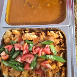 Signature red curry chicken with baby potatoes 招牌咖喱鸡