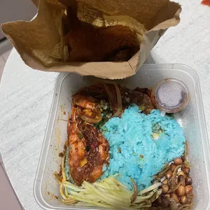 Lavender Signature Set - Nasi Lemak, Chicken Wing, Luncheon Meat, Fish Fillet, Sambal Prawn & Egg) (Add-ons: None) (Container: Take away charges)