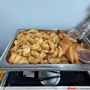 On & On Diners Party Platter<br>cuttlefish balls, chicken gyoza, crabstick wu xiang & curry samosa