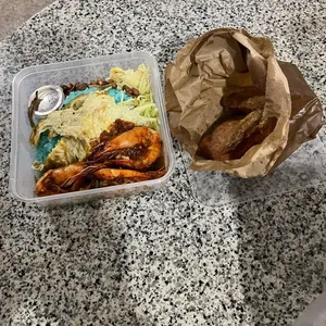 Lavender Signature Set - Nasi Lemak, Chicken Wing, Luncheon Meat, Fish Fillet, Sambal Prawn & Egg) (Add-ons: None) (Container: Take away charges)