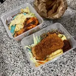 Lavender Signature Set - Nasi Lemak, Chicken Wing, Luncheon Meat, Fish Fillet, Sambal Prawn & Egg) (Add-ons: None) (Container: Take away charges)
