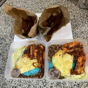 Lavender Signature Set - Nasi Lemak, Chicken Wing, Luncheon Meat, Fish Fillet, Sambal Prawn & Egg) (Add-ons: None) (Container: Take away charges)