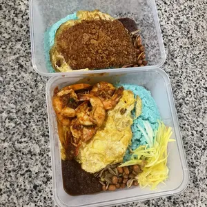 Lavender Signature Set - Nasi Lemak, Chicken Wing, Luncheon Meat, Fish Fillet, Sambal Prawn & Egg) (Add-ons: None) (Container: Take away charges)