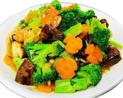 Local fried broccoli and shiitake | Customer Photo | QiongBiXiaoPaDang 穷比小排档