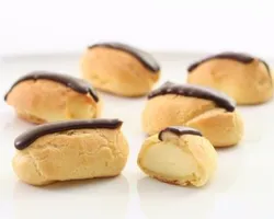 Mini Chocolate Éclair 迷你朱古力Éclair | Customer Photo | Xin Yi Pin Catering Pte Ltd