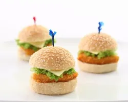 Mini Chicken Burger 鸡柳汉堡 | Customer Photo | Xin Yi Pin Catering Pte Ltd